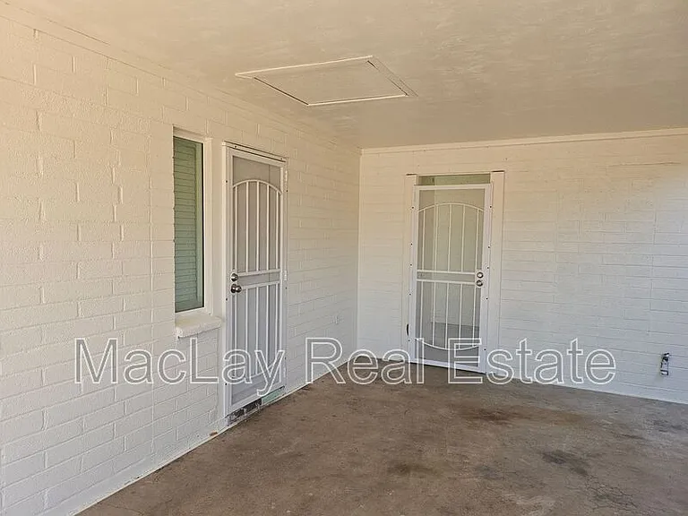 524 W 3rd Pl — Photo 2