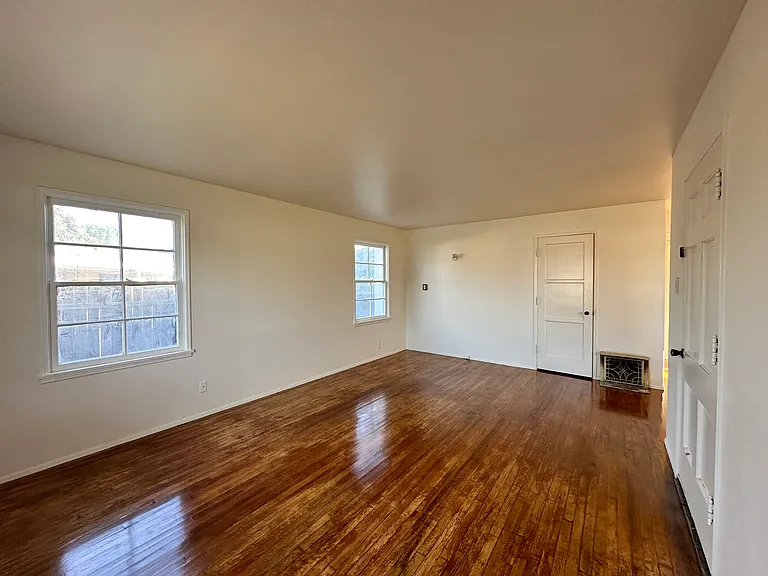 11328 Ranchito St — Photo 2