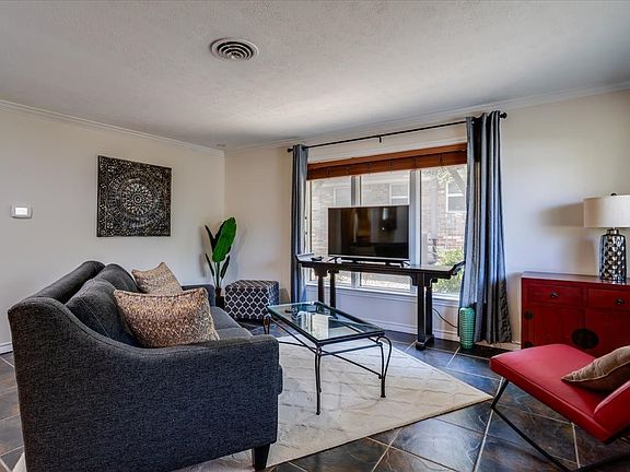4th image of 1231 Evergreen Dr
