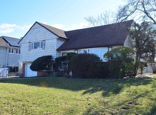 257 Vermont Ave, Oceanside, NY 11572