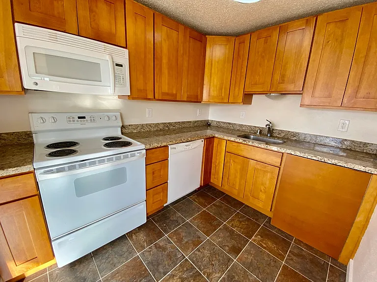 Annaron Apartments — Photo 5