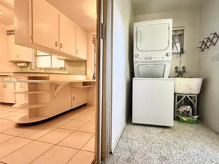 1235 Jefferson St — Photo 15