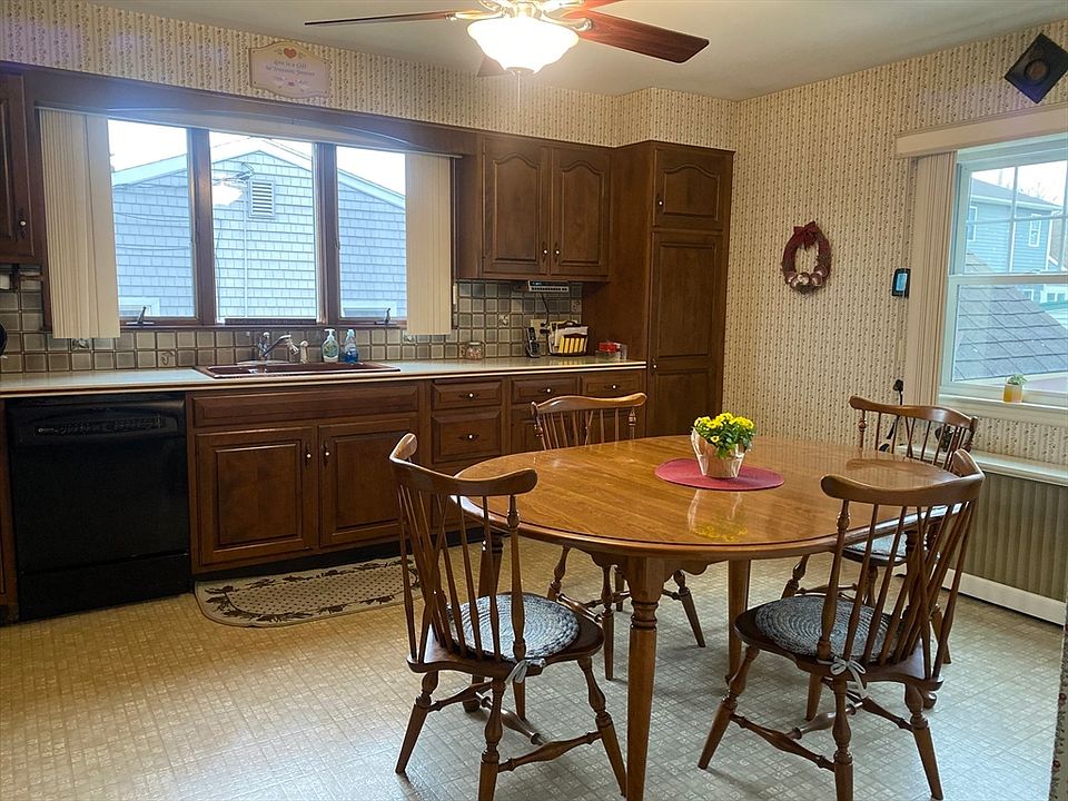 13 Maplewood Ave, Swansea, MA 02777 Zillow