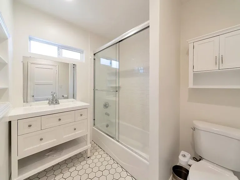 11613 Haynes St — Photo 7