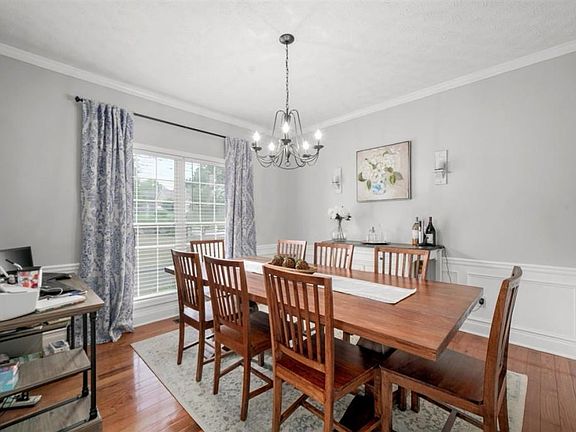 4th image of 238 Eagle Glen Way