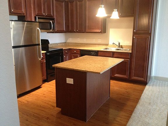 3rd image of 903 Lake Lily Dr APT B205