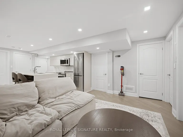 91 Roulette Cres #2 — Photo 14
