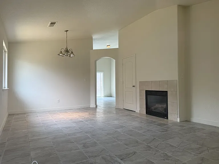 614 Barbara Ct — Photo 5