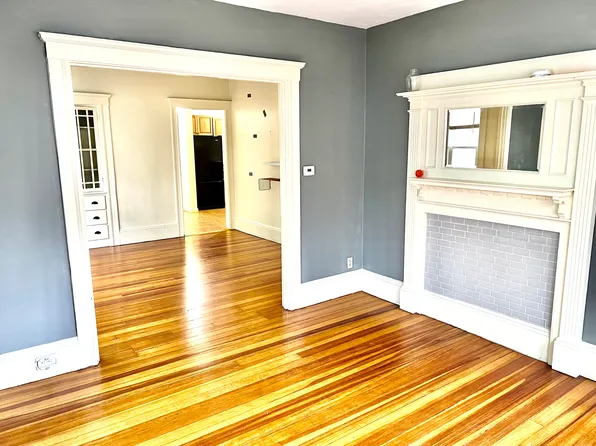 39 Roslyn St #1, Salem, MA 01970