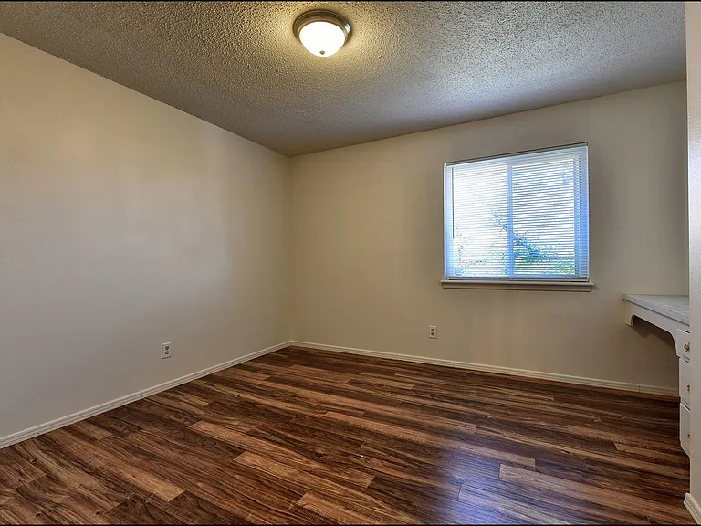 3433 Clearview Ln — Photo 26