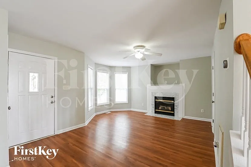3 bed, 2.5 bath, 1131 sqft, $1,920 — Photo 3