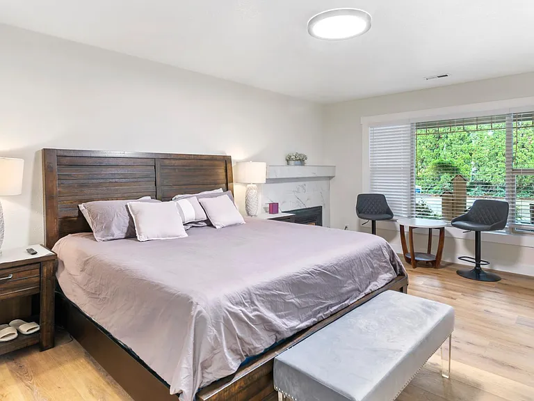 King size bed