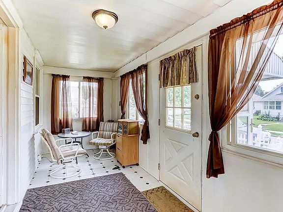 4th image of 701 Haskins Ave