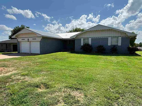 109 N 6th St, Cyril, OK 73029