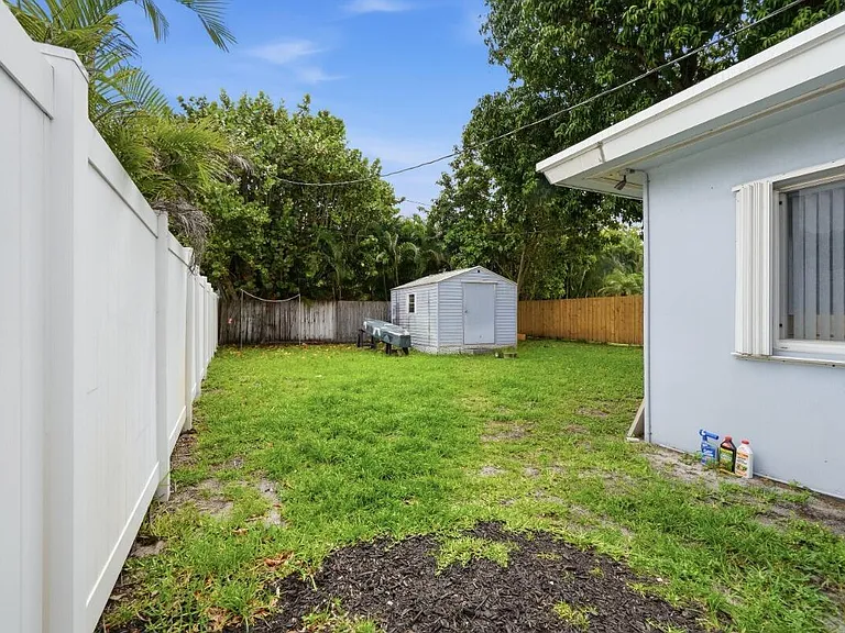 712 NE 10th Ave — Photo 19