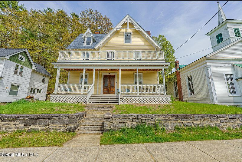 3rd image of 28 Main Street