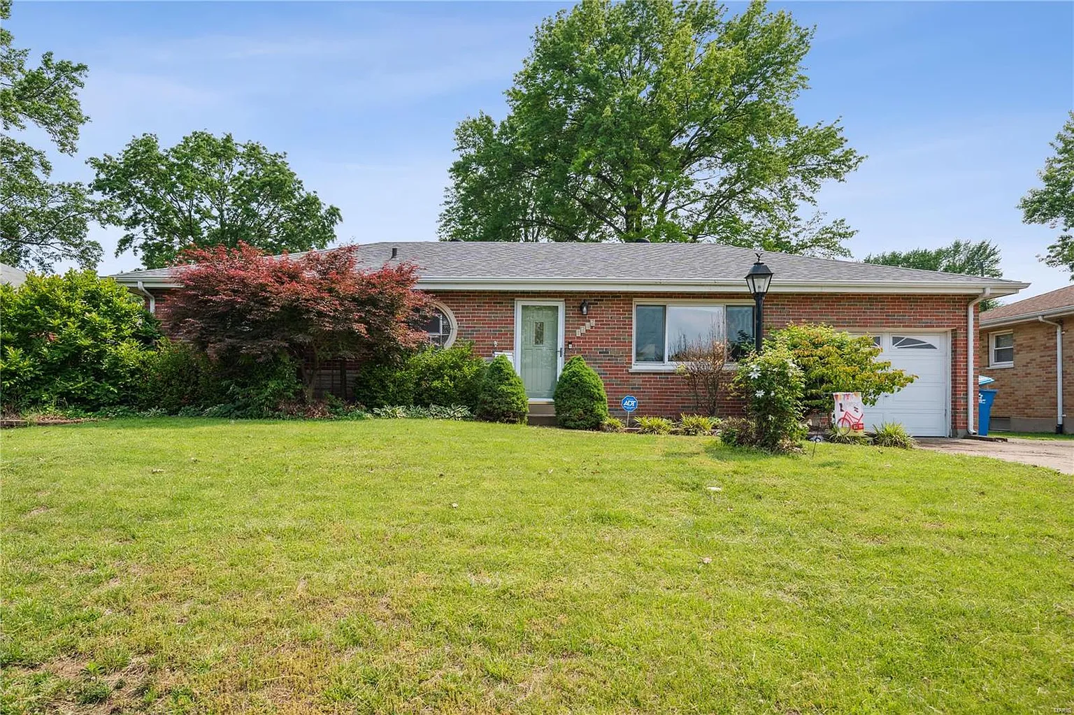 1242 Darding Dr photo 1