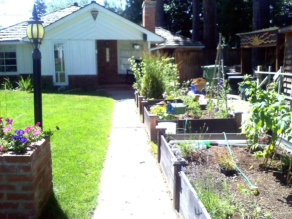 1st image of 3148 E 32nd Ave