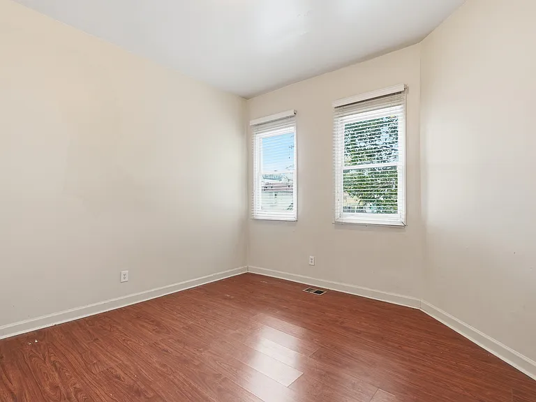 309 W 41st St #B — Photo 21
