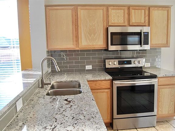 2nd image of 10417 Woodlands Trl
