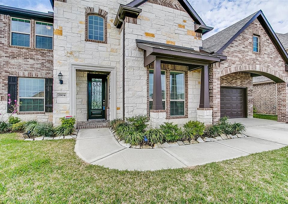 1st image of 2804 La Spezia Ln