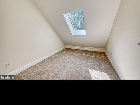 4th image of 122 W Thomas Ct #122