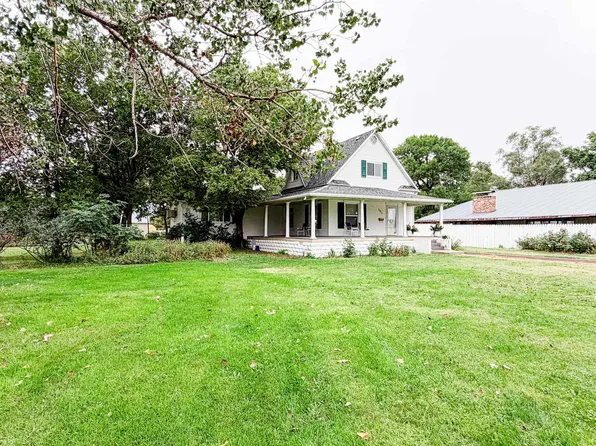 106 N Smith Ave, Elwood, NE 68937