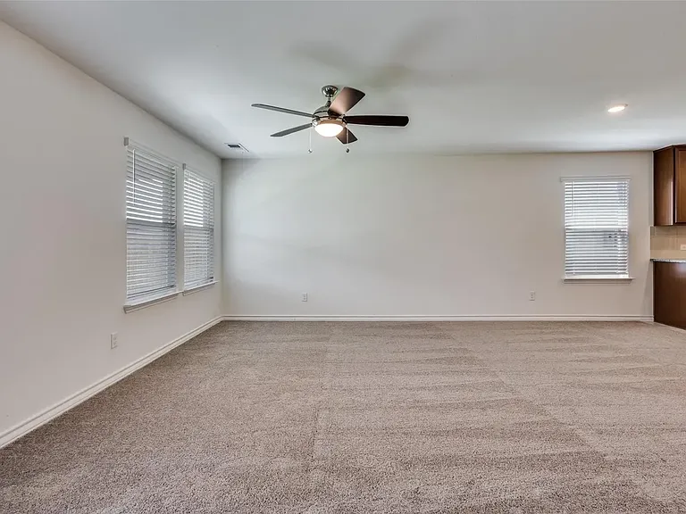 749 Windsor Dr — Photo 15