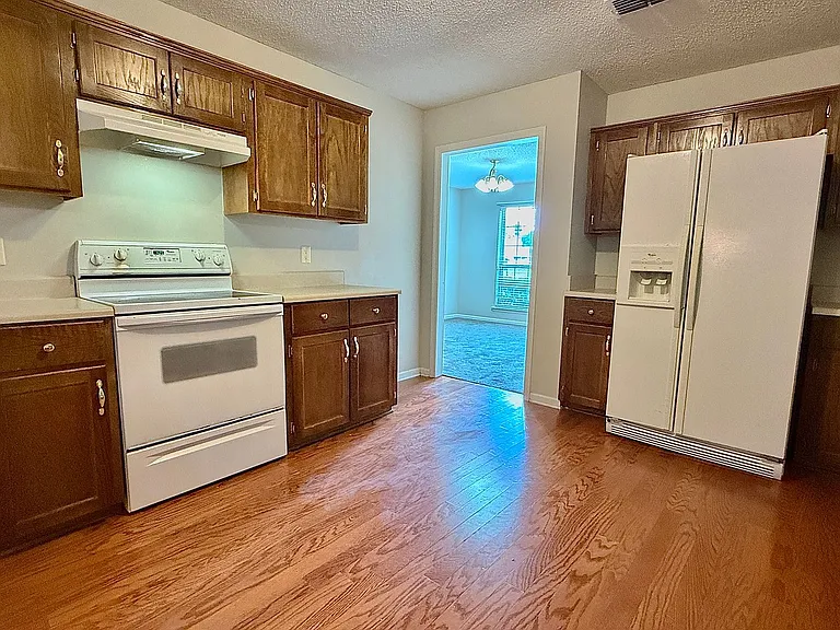 1130 Montclair Dr — Photo 8