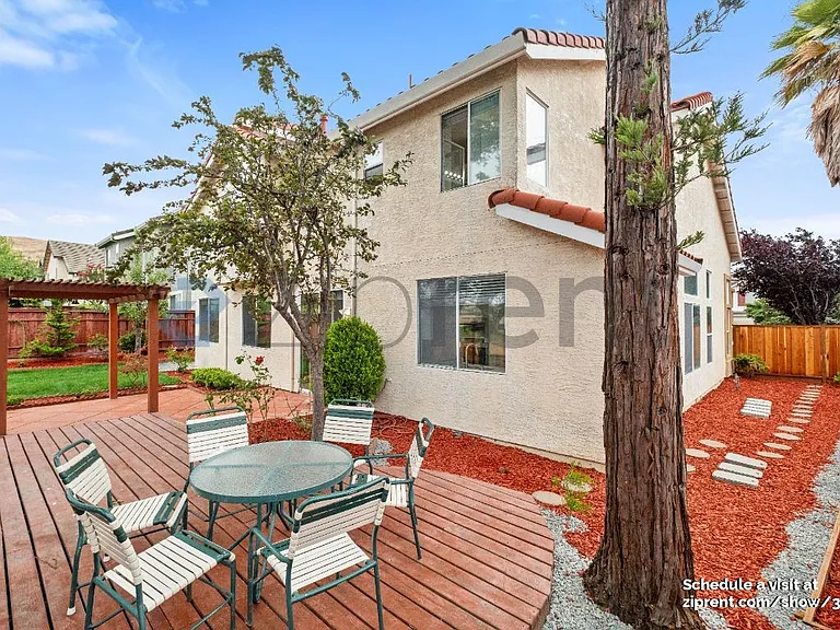 1001 Sandhurst Dr — Photo 36