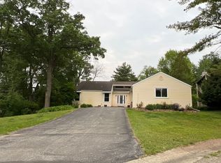 1565 Spruce Ct, Commerce Township, MI 48390