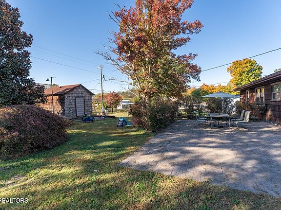 3rd image of 637 Sunview Dr