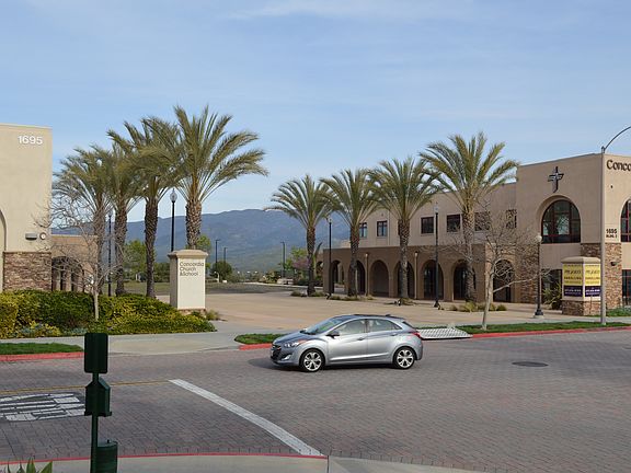 Outside corner location with street parking options