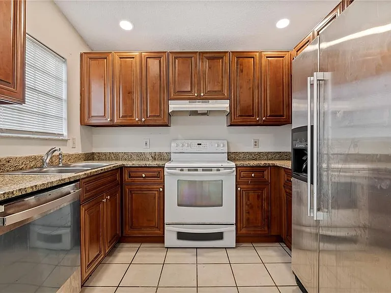 7607 Glades Ct — Photo 9