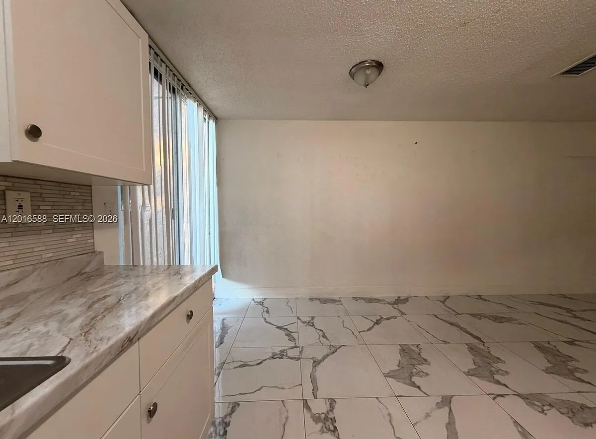 Building Photo - 6170 SW 68th St #21