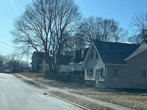 5th image of 38 N Green St