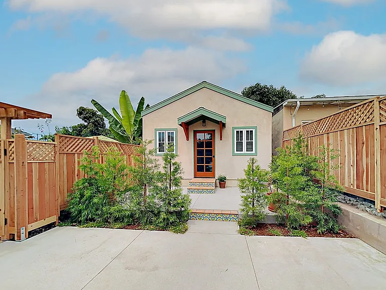 1205 Blanchard St — Photo 2