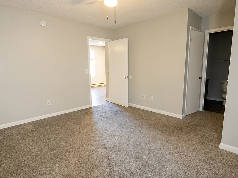 Willow Tree Apartments — Photo 10