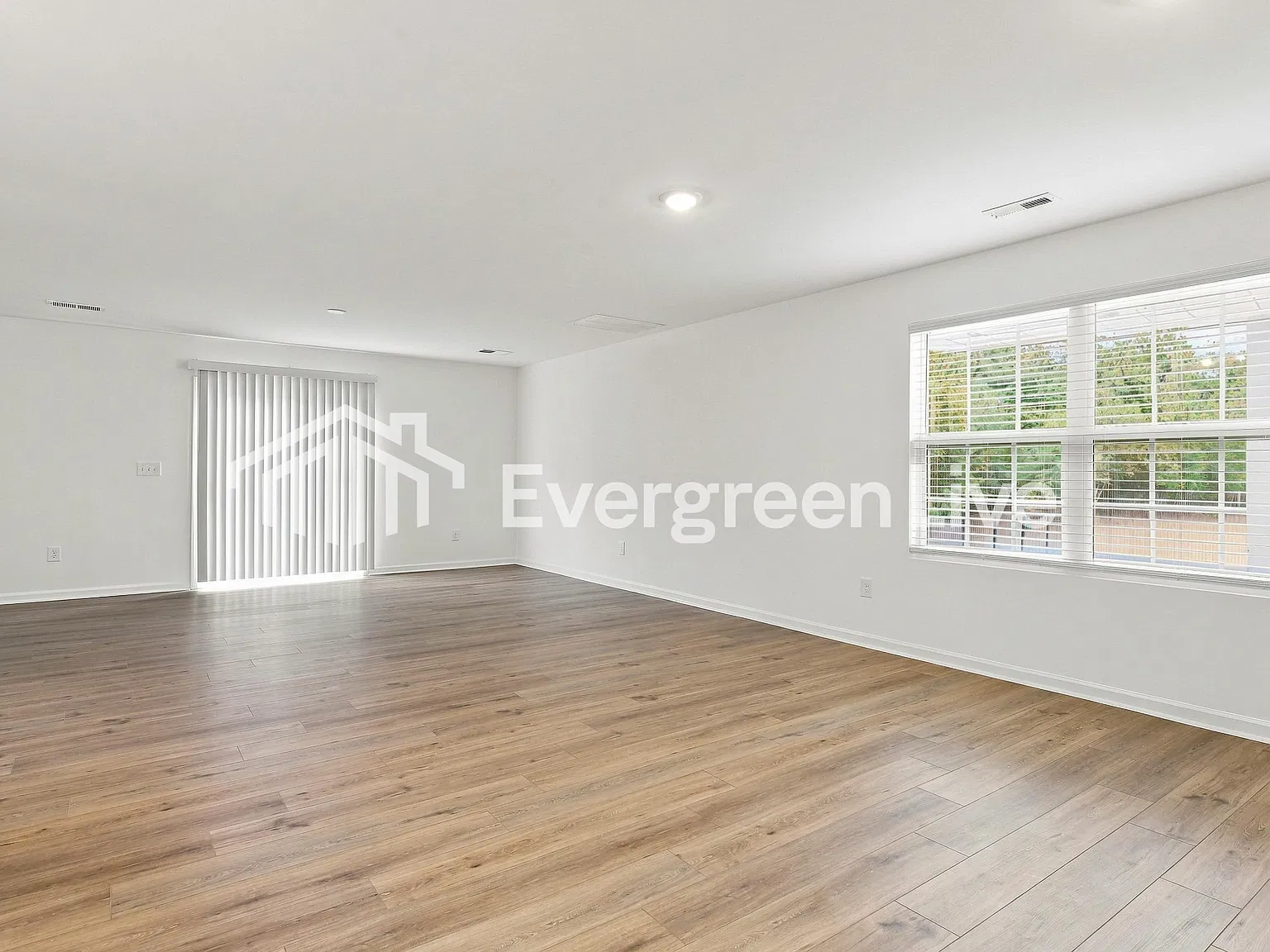5 bed, 3.0 bath, 2577 sqft, $2,140 — Photo 3