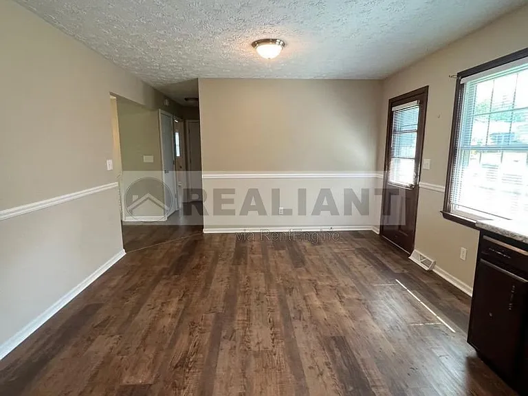 4013 Elora Ln — Photo 8