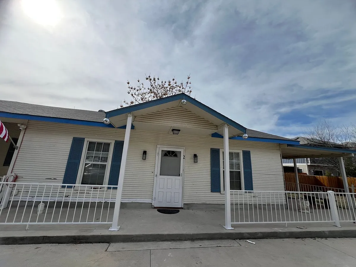 Building Photo - 1221 Delaware St #2