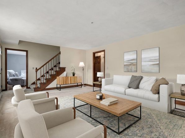 56 Evergreen Dr, Swansea, MA 02777