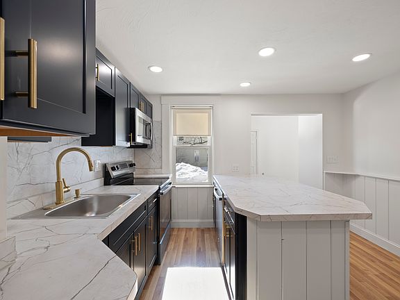 5th image of 122 Union St Unit B