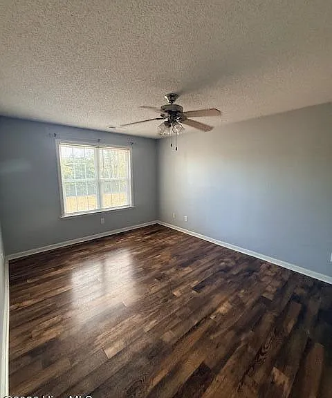 200 Commons Ct — Photo 4