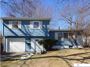 4010 Parkview Dr, Omaha, NE 68134