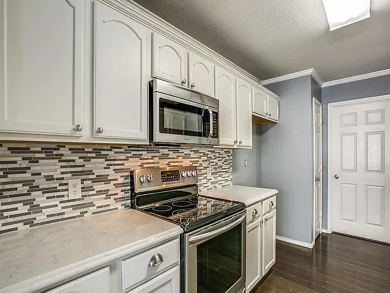 4 bed, 2033 sqft, $2,300 — Photo 4