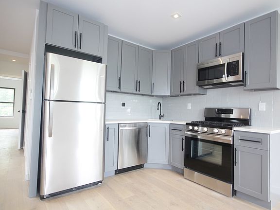 3rd image of 563 Putnam Ave #3