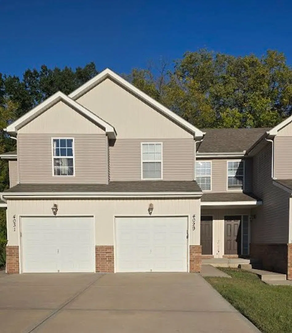 Coming Soon! 2-Bedroom, 2.5 Bath Single Family for Rent in Kansas City, MO | Attached Garage & Mo... — Photo 1