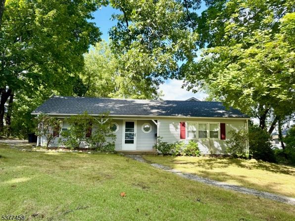 22 Hunters Ln