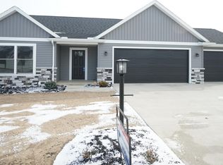 430 N Eastfield Cir, Milford, IN 46542